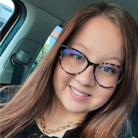 Meet your Posher, Lindsey - Picture 1 of 1